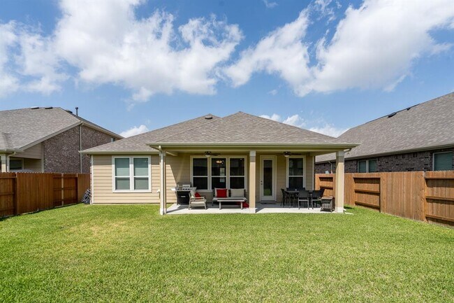 Building Photo - 7702 Royal Oasis Ln