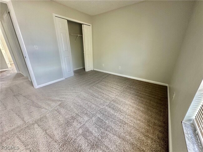 Building Photo - 221 SW 34th Terrace