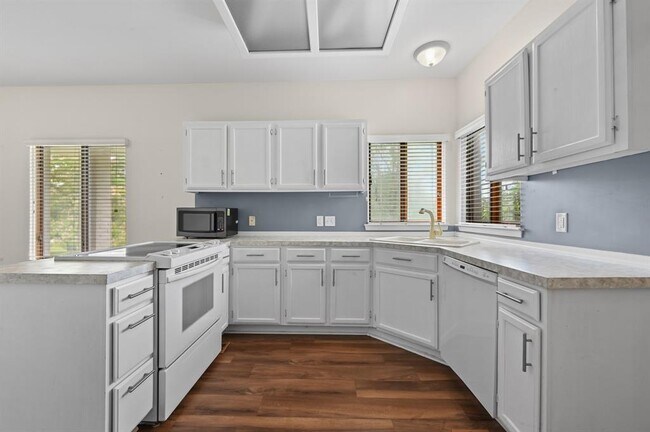 Building Photo - 12753 Burson Dr