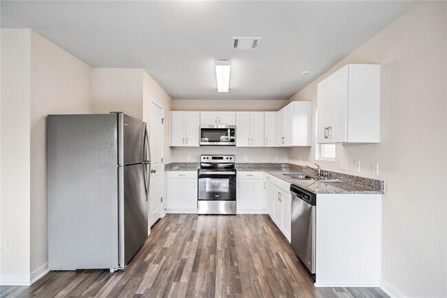 Building Photo - 15528 Briar Forest Dr