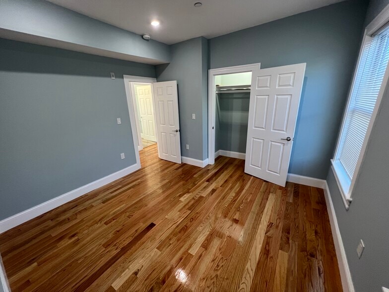 Building Photo - 29 Alpine St