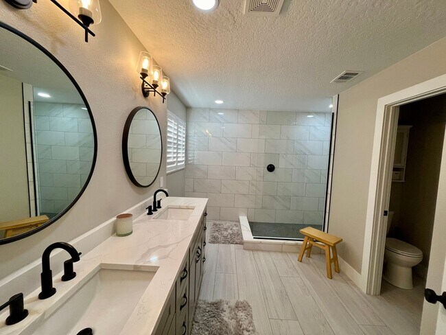 Building Photo - 5 Bedroom 3 Bath Lake Nona Santuary Availa...
