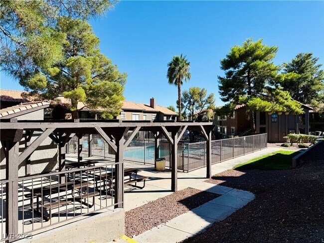 Building Photo - 2750 S Durango Dr