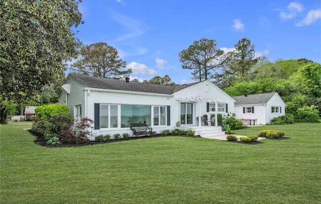 Building Photo - 4701 River Shore Rd