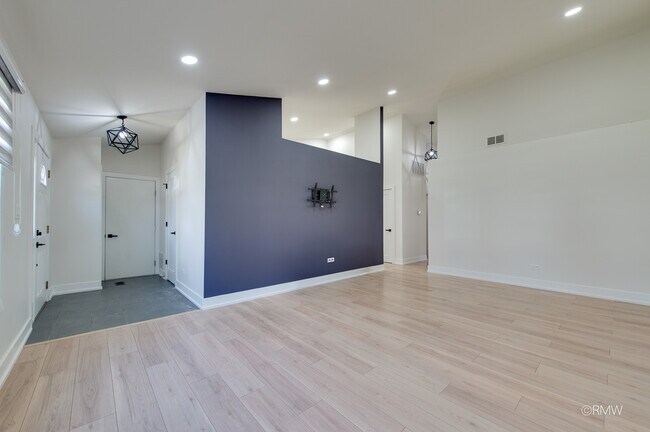 Building Photo - 359 Chaparral Cir