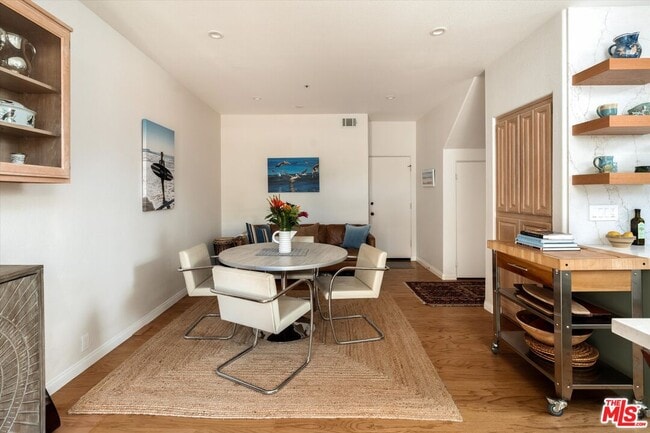 Building Photo - 1256 Cravens Ln