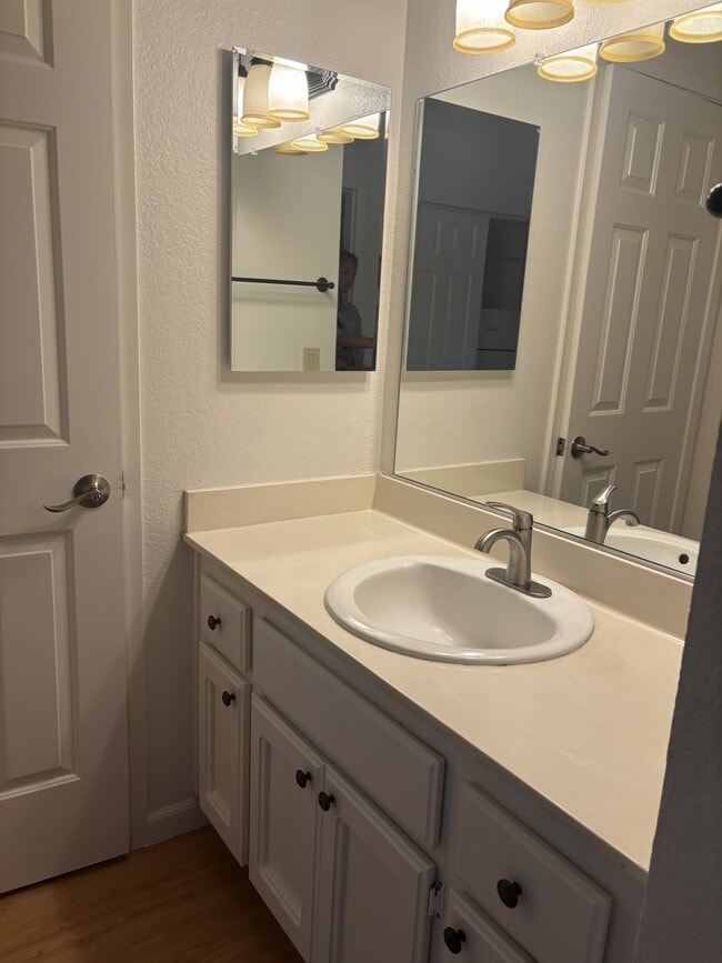 Building Photo - 34 Alvares Ct