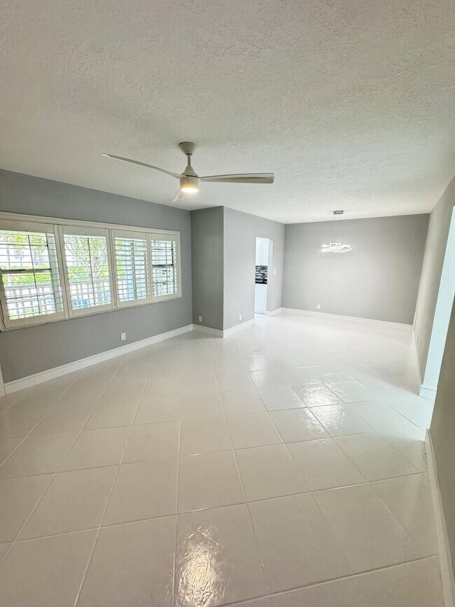 Building Photo - 100 Royal Palm Way