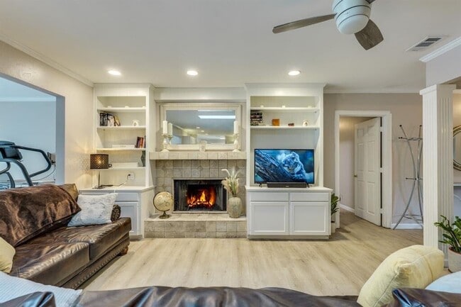 Building Photo - 3002 Stardust Dr