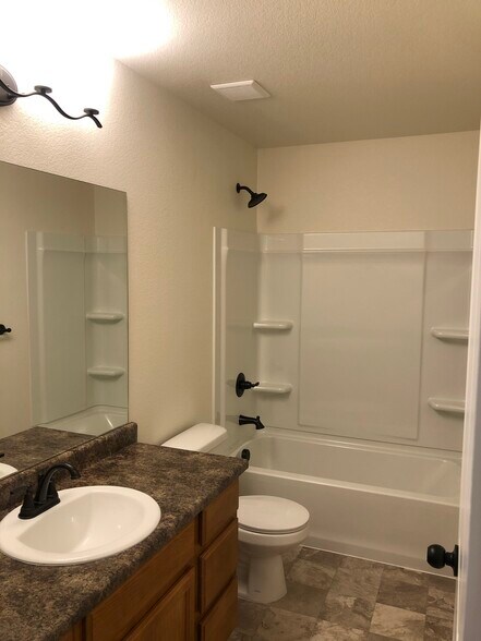 Building Photo - 622 Rosedale St