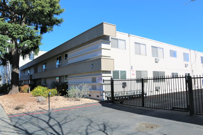 Building Photo - El Paseo de Saratoga Plaza, San Jose