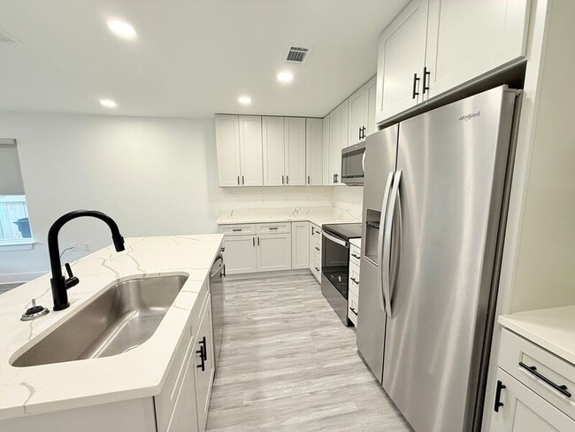 Building Photo - 1224 N X St