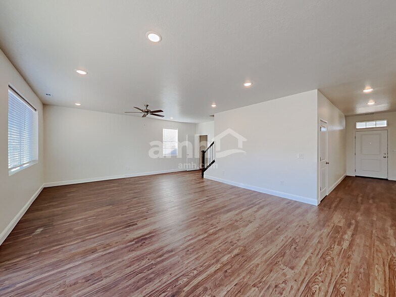 Building Photo - 332 N Gibbons Ln