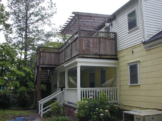 Building Photo - 407b Lewis St - Unit B