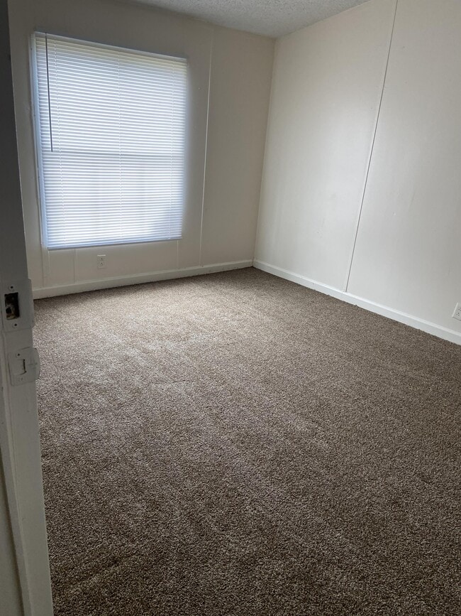 Building Photo - 4195 Bemiss Rd