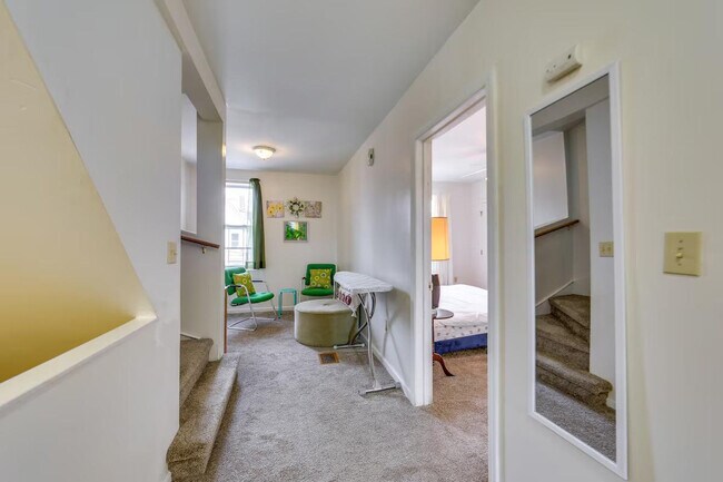 Building Photo - 504 Center St