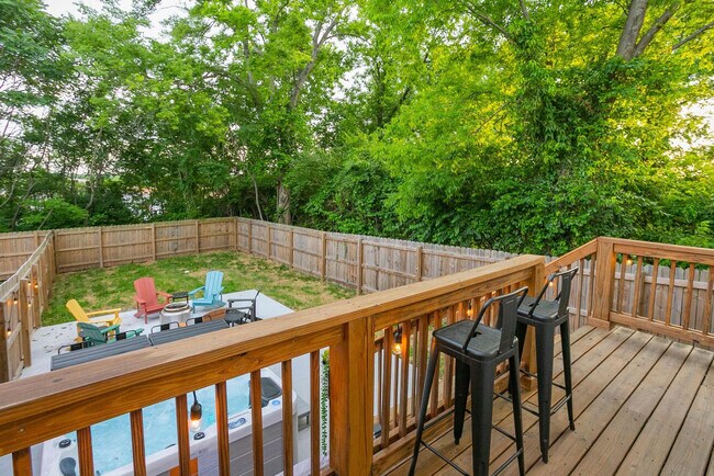 Building Photo - 559 Veritas St