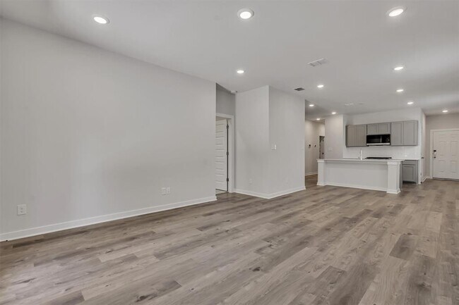 Building Photo - 212 Bendecido Loop