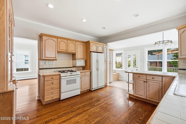 Building Photo - 638 Overton Pl