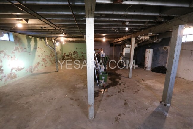 Building Photo - 2 Bedroom 1 Bath