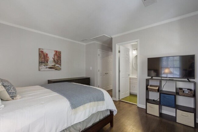 Building Photo - 97 Huntington Rd NE