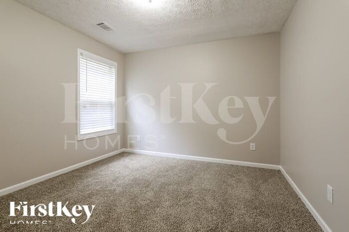 Building Photo - 650 Castlebrooke Dr SE