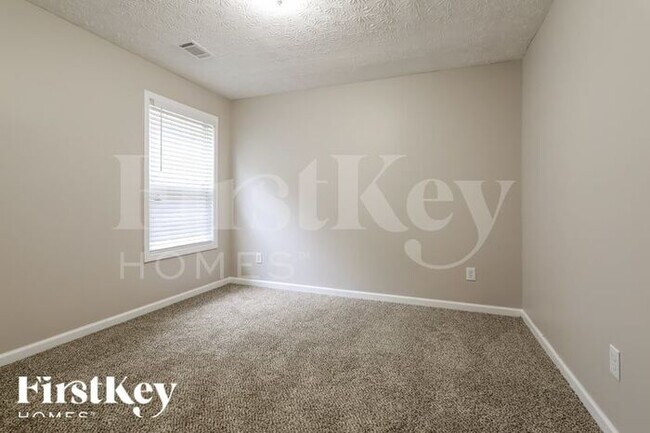 Building Photo - 650 Castlebrooke Dr SE