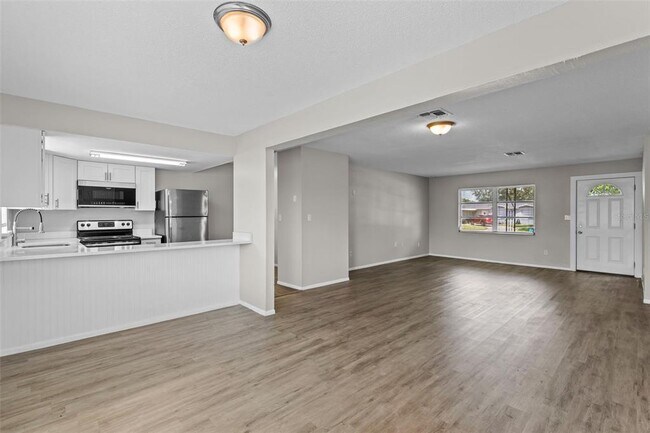 Building Photo - 4584 Kirkland Blvd