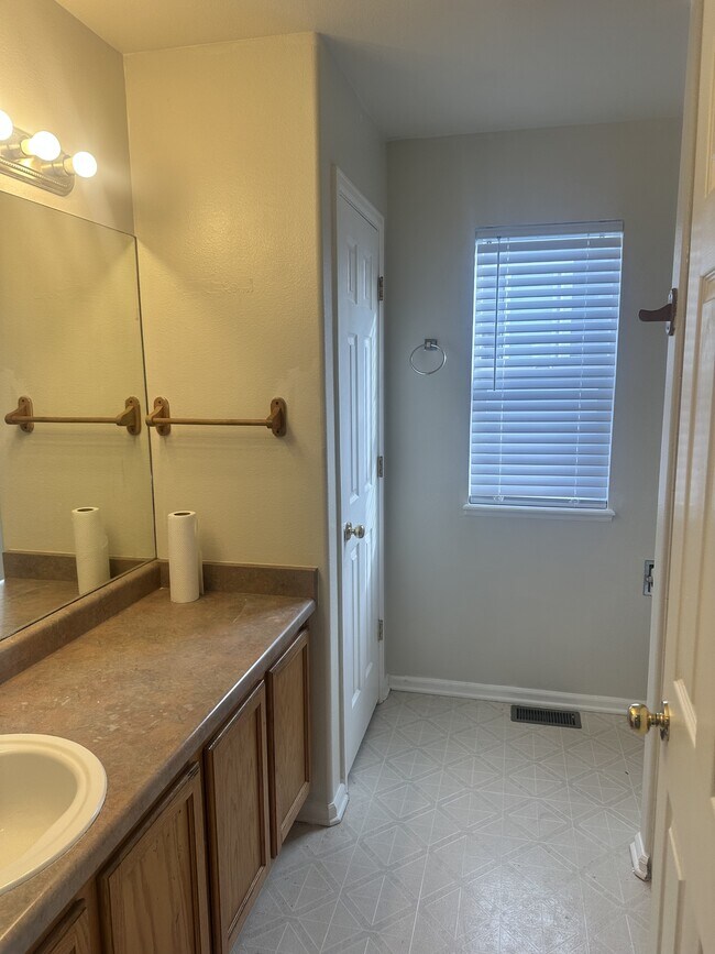 Building Photo - 3159 Heather Glen Dr