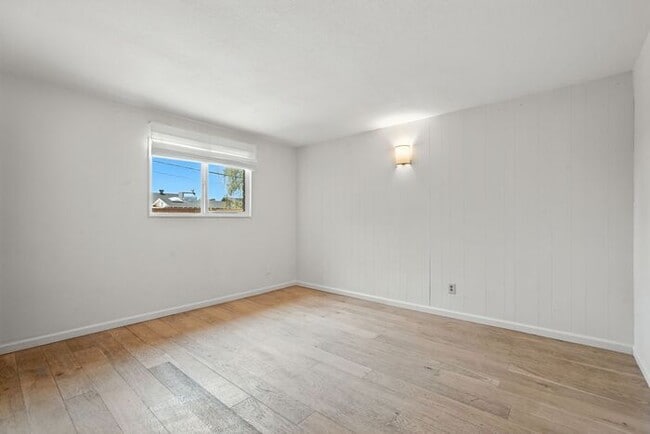 Building Photo - Totally remodeled home in prime Tempe Loca...