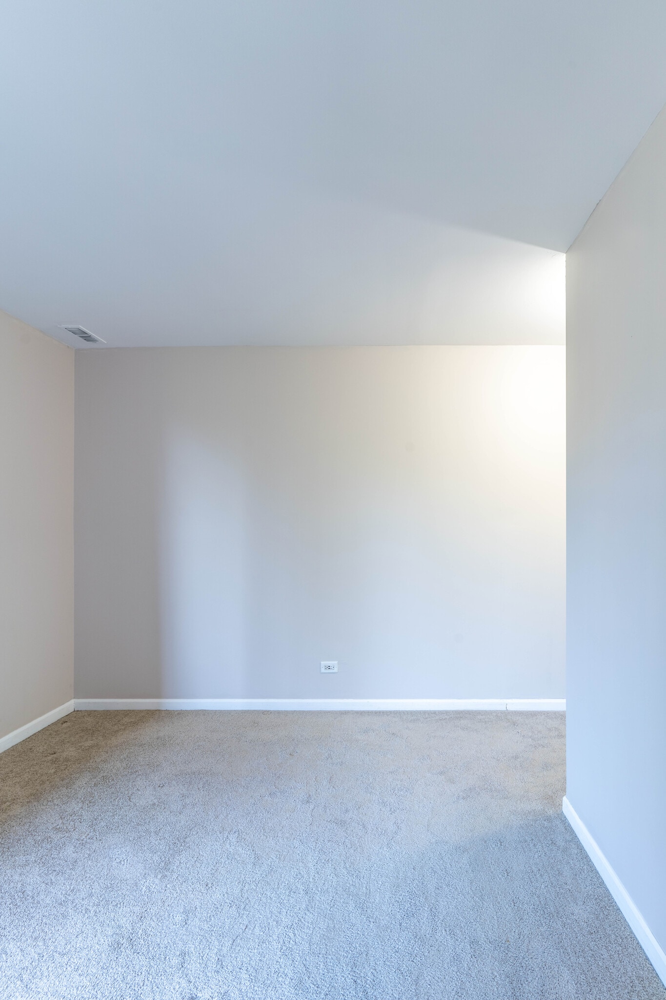 Building Photo - 5950 Oakwood Dr