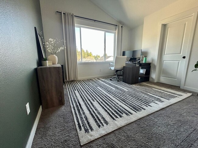 Building Photo - Beautiful Upgraded Vancouver Townhome!