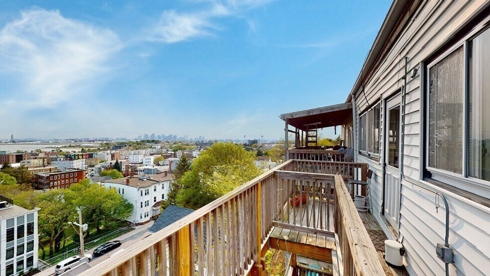 Building Photo - 112 Gladstone St