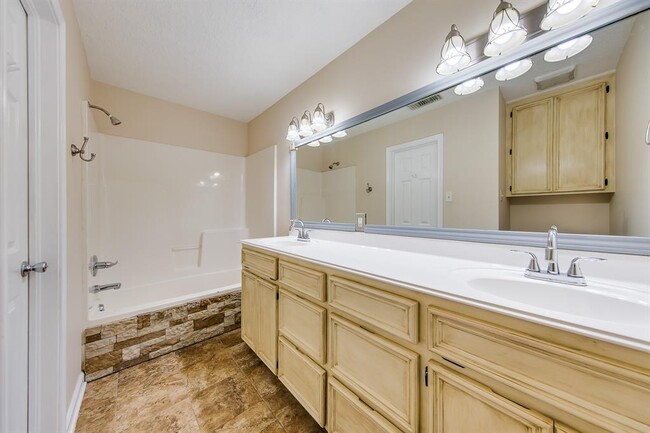 Building Photo - 6103 France Ln