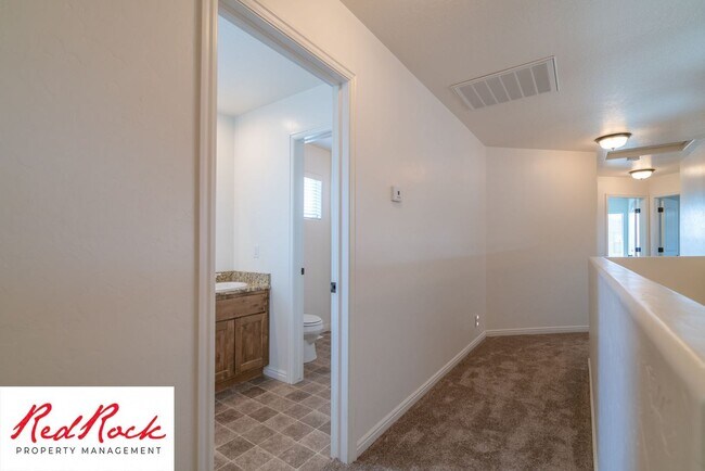 Building Photo - DOG-FRIENDLY 4 Bedroom Townhome with INTER...
