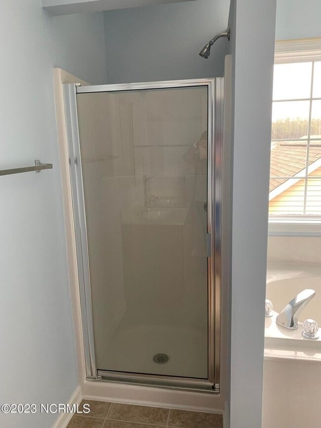 Building Photo - 3 Bed 3.5 Bath Townehome