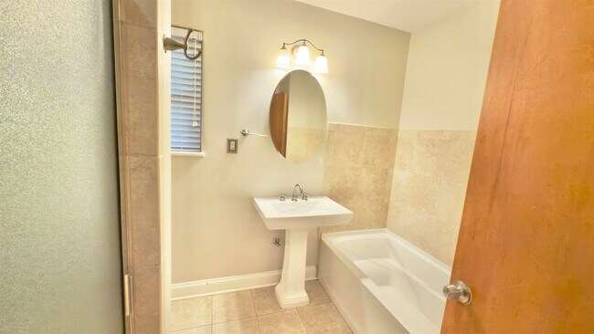 Building Photo - 5209 Walnut Grove Rd