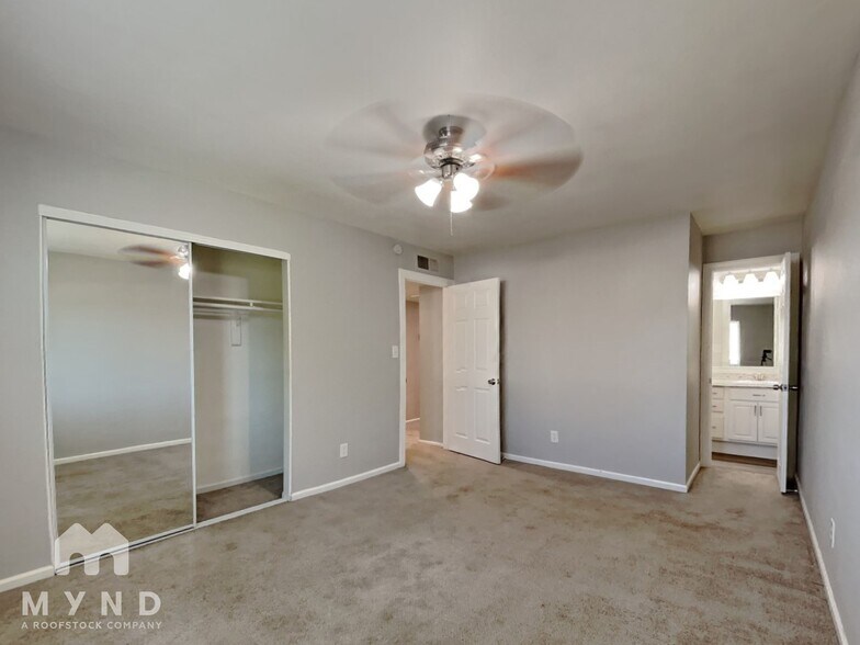 Building Photo - 531 N Lesueur