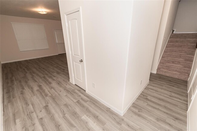 Building Photo - 6247 Brenwood Cir