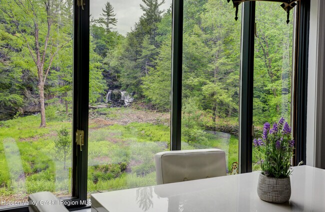 Building Photo - 421 Brown Rd