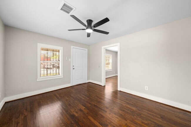 Building Photo - 5519 Chapman St