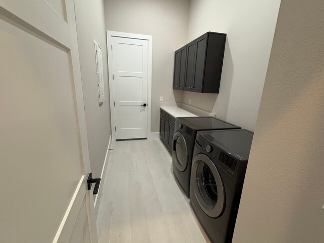 Building Photo - 547 Sanctuary Golf Pl