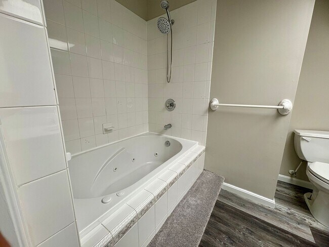 Building Photo - 2 Bedroom 2 Bathroom in Waverly Woods Harr...