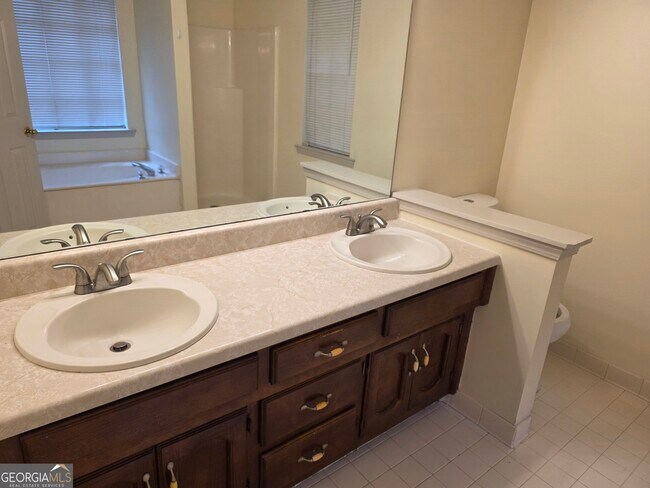 Building Photo - 7016 Hollow Oak Ct