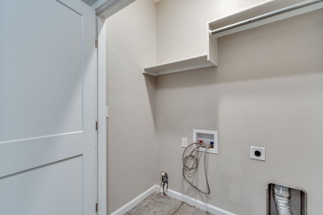 Building Photo - Beautiful Three Bedroom, Two Bathroom