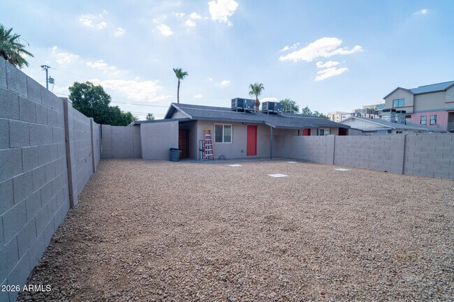 Building Photo - 1421 S Rita Ln