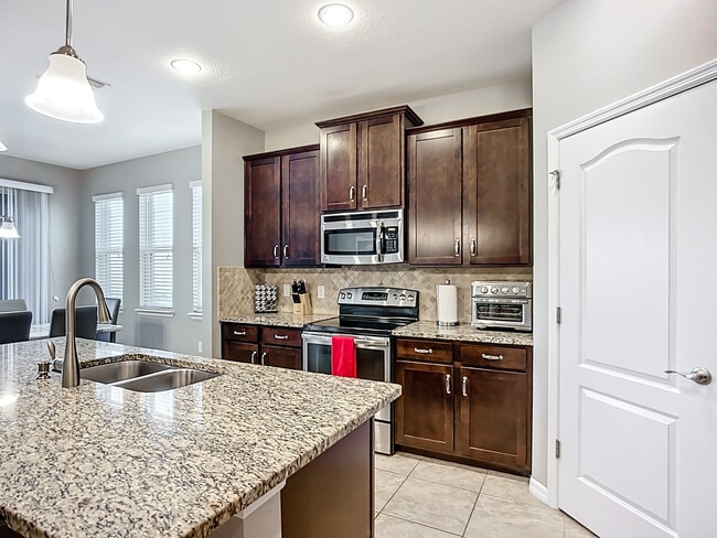 Building Photo - 3009 Esmeralda Dr