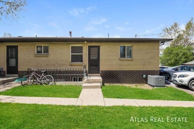 Building Photo - 4525 E Yale Ave