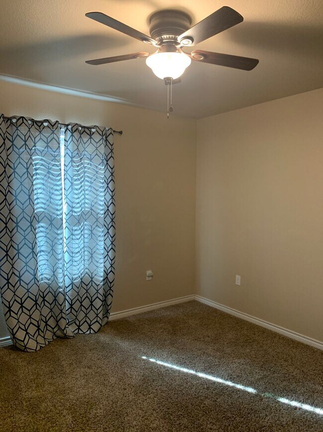 Building Photo - 4301 Sandstone Dr