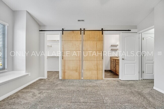 Building Photo - 928 Chelsea Ln
